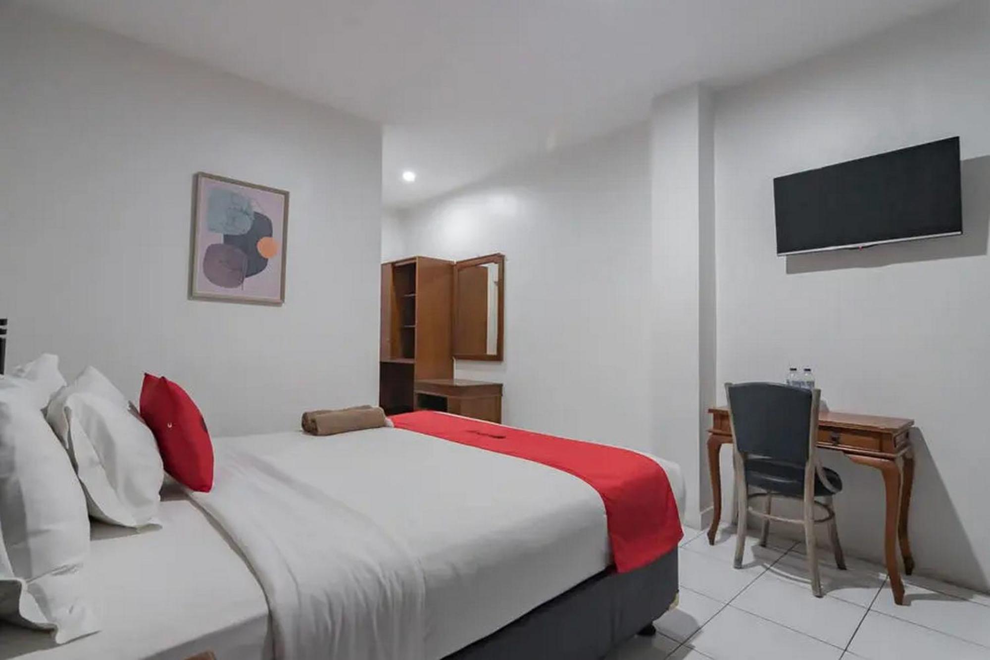 Reddoorz At Arwiga Hotel Near Rs Hasan Sadikin باندونج المظهر الخارجي الصورة