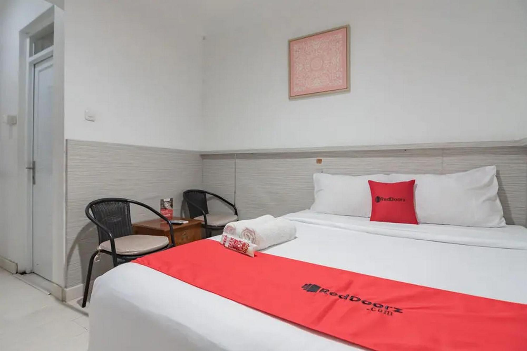 Reddoorz At Arwiga Hotel Near Rs Hasan Sadikin باندونج المظهر الخارجي الصورة